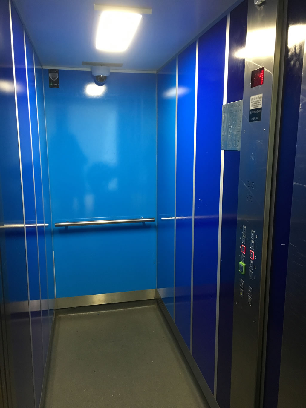VZB Vastgoed - liften in Purmerend kleur geven